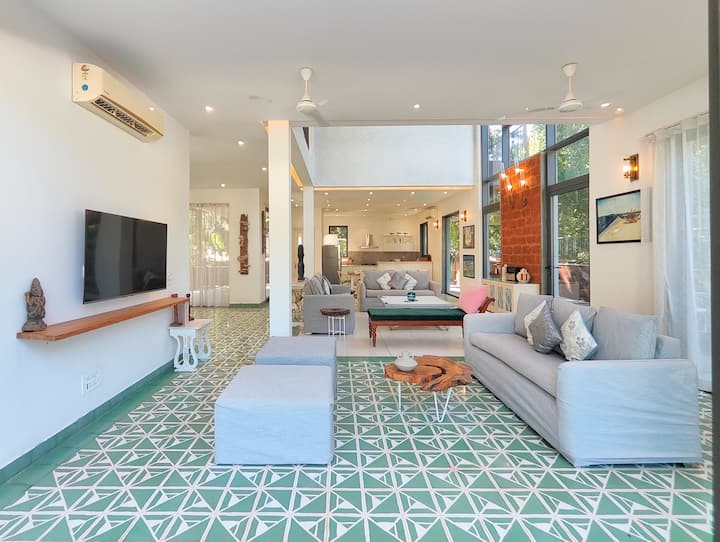 Living room image 6