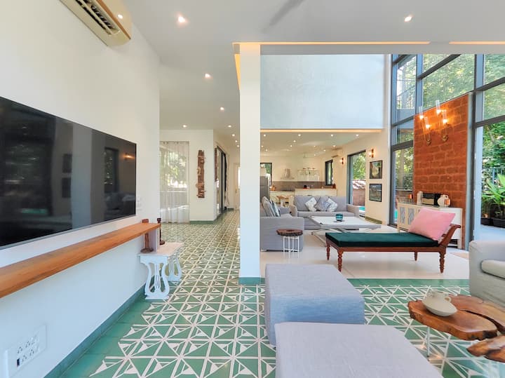 Living room image 7