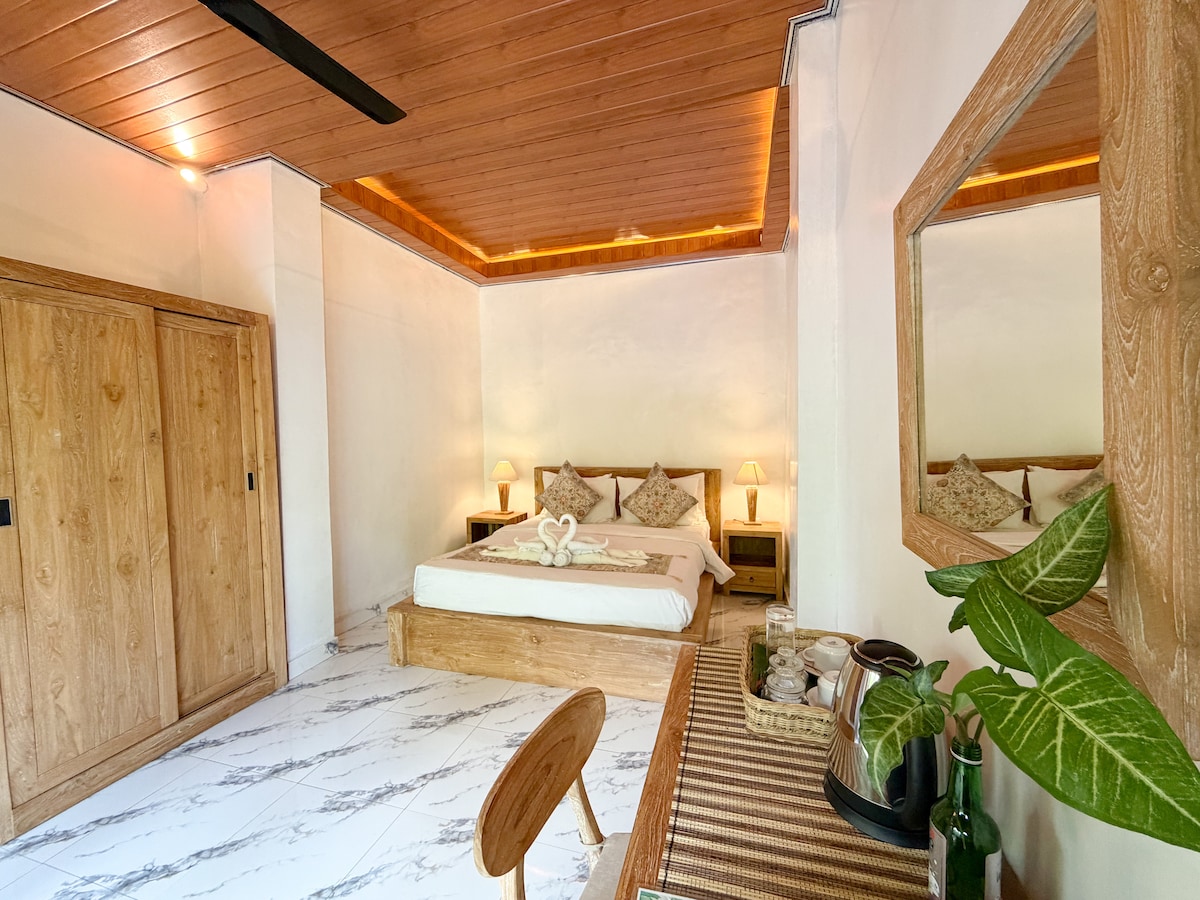 Tropical Bathtub Retreat with Terrace - Guesthouses for Rent in ...