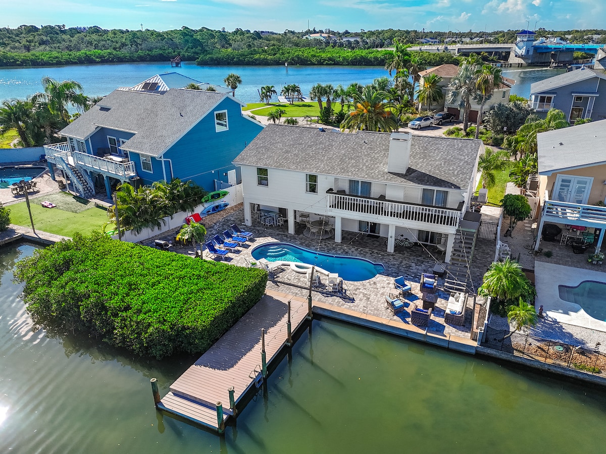 Luxury Waterfront Heated Pool Dock Golf Cart - Houses for Rent in ...