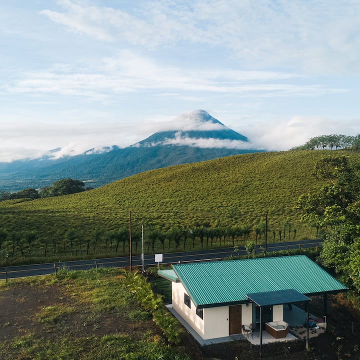 Volcano Atmosphere Casa Brisa Lodge: fresh air and beautiful views. - Houses for Rent in ...