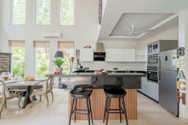 Modern dining meets sleek kitchen design for an inviting culinary experience.