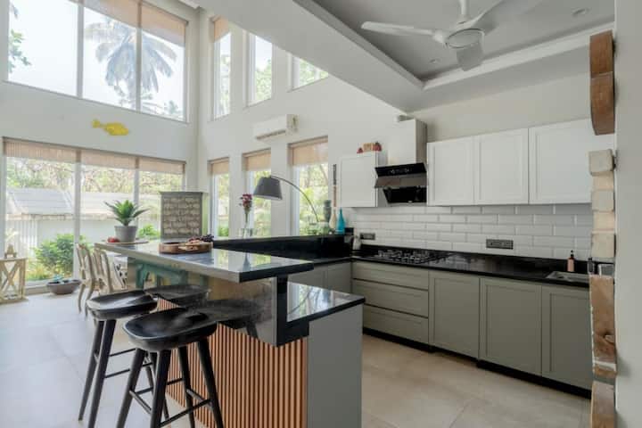 Modern dining meets sleek kitchen design for an inviting culinary experience.