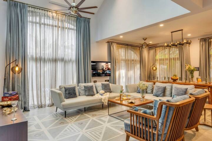 Sunlit Serenity & Cozy Corners ☀️️
Bask in natural light, unwind in elegance, and create timeless memories in this dreamy retreat. ✨