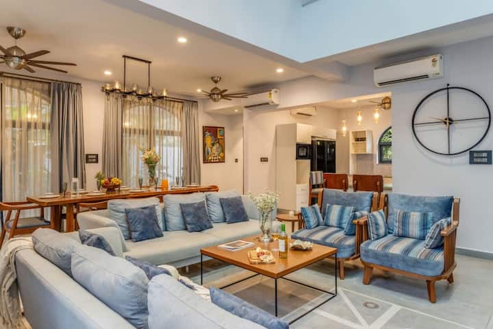 Timeless Elegance, Effortless Comfort ✨
Sink into plush luxury in this beautifully designed space-where every moment feels like home.