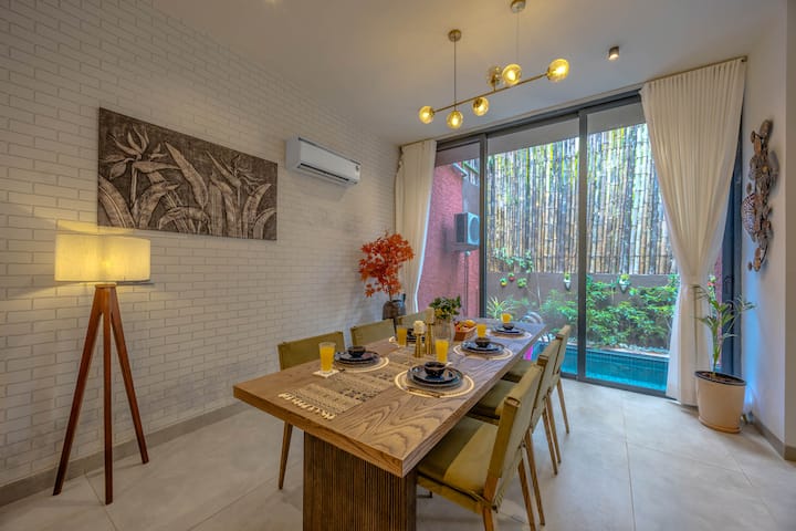 Dining area image 1