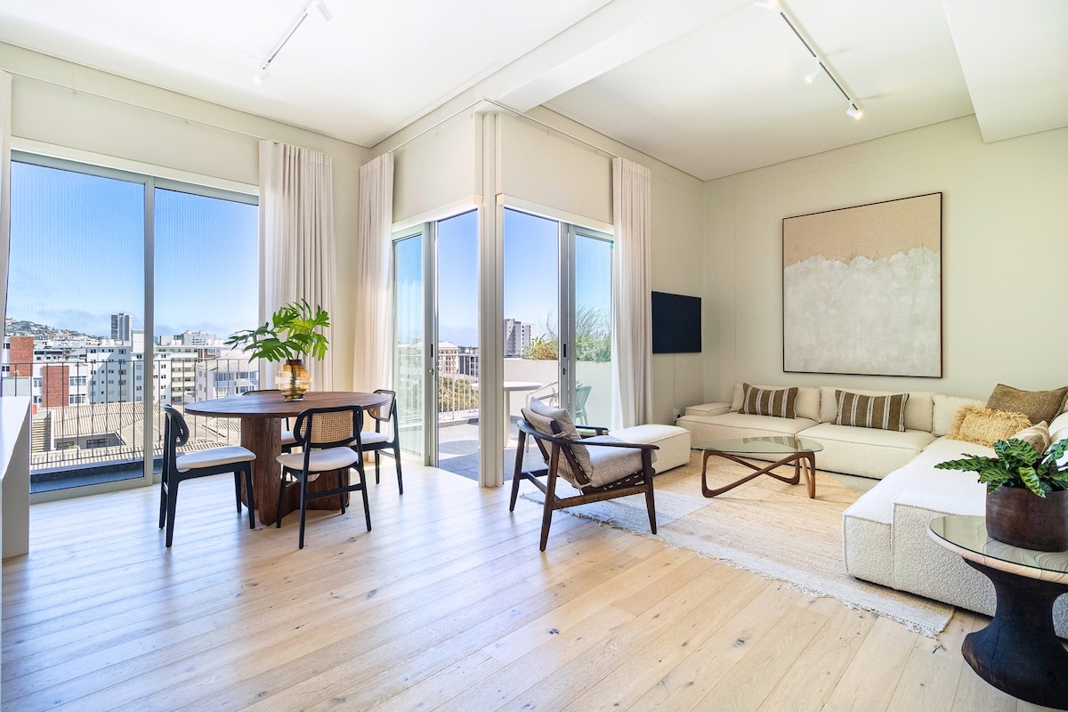 Perfectly Located Penthouse, Mountain &Ocean Views - Apartments for ...