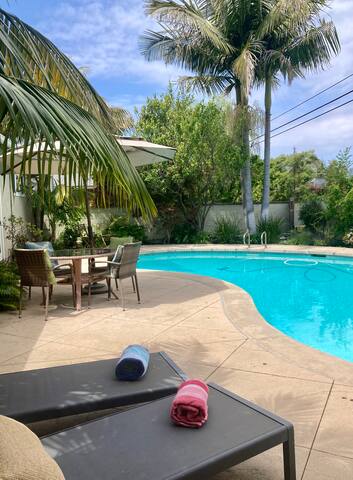 Sunny House minutes from the beach! gallery image 5