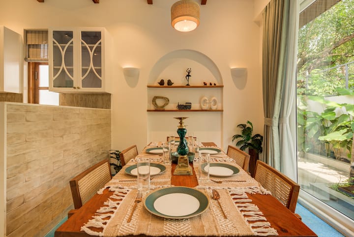Dining area image 4