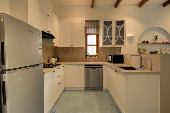Full kitchen image 1