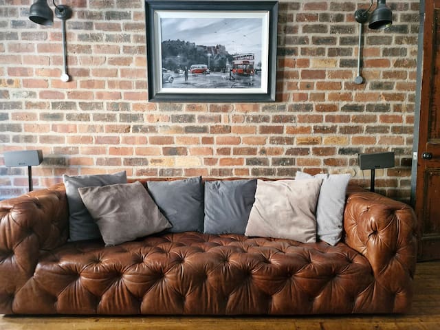 Rustic Chic Victorian Edinburgh Flat