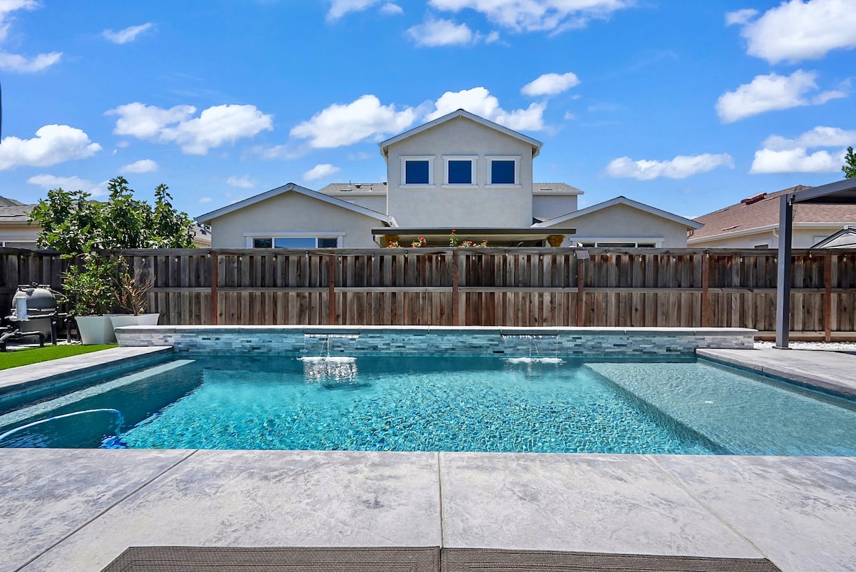 Private Pool, Desk in All 4 Bedrooms, near Tesla - Houses for Rent in ...