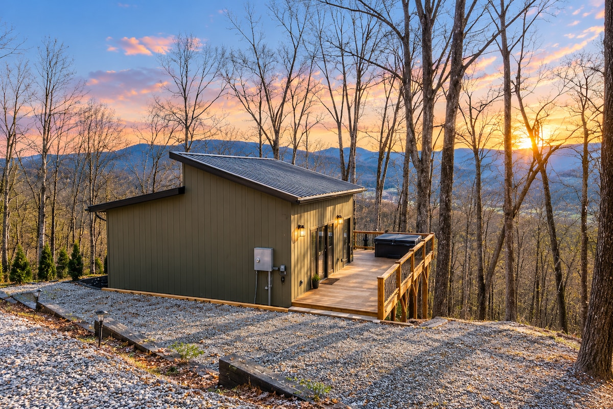 Secluded Treehouse Escape | Hot Tub + Views - Treehouses for Rent in ...