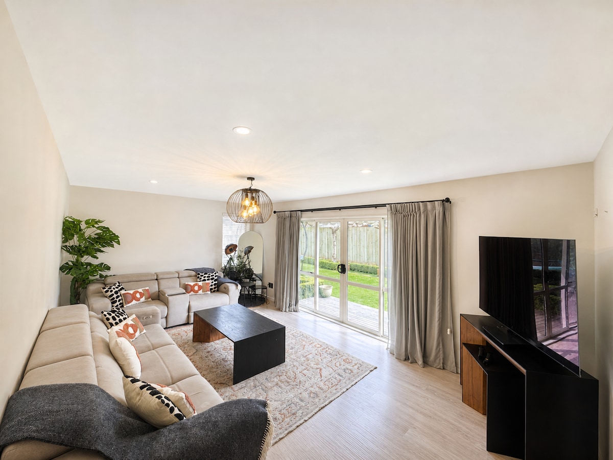 Family Home | Garden + Trampoline - Houses for Rent in Christchurch ...