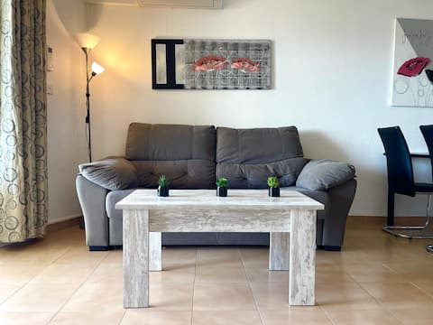 Popular Airbnb listing: Waterfront apartment - Rosas Bay - Parking in Roses