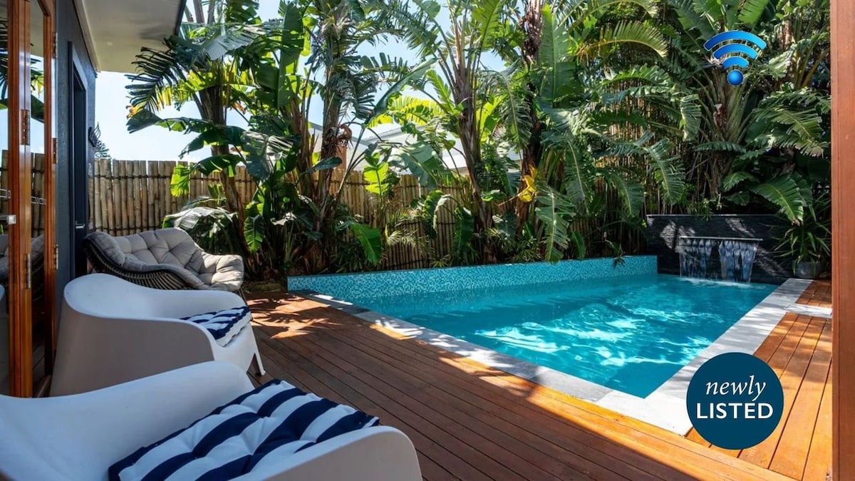 Riverbank Blue - luxe pool retreat near beach - Houses for Rent in ...