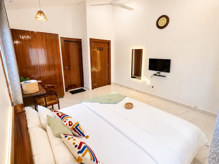 Bedroom 1 image 6