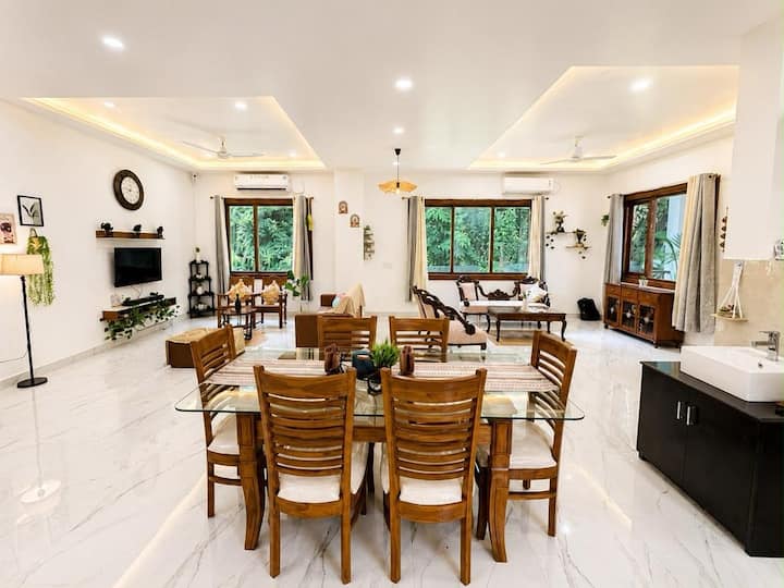 Dining area image 1