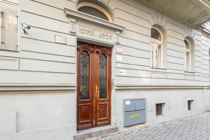 Ps4 Rented Old Town Apartment with Private Garden & PS4 - Apartments for Rent in ...