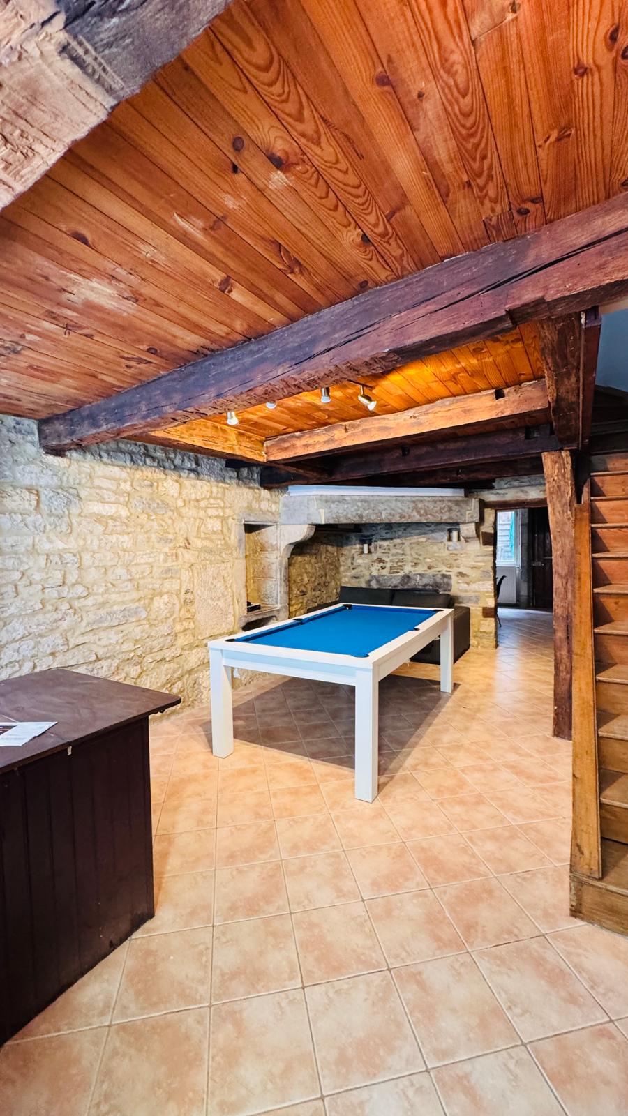 Townhouse, 4 bedrooms, living room with pool table - Houses for Rent in ...