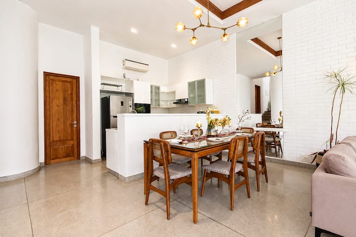 Dining area image 1