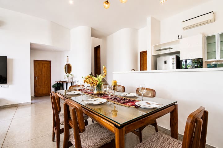 Dining area image 2