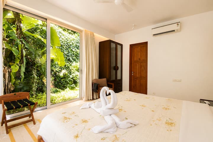 Bedroom 1 image 3