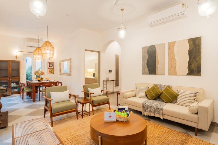 Living room image 7