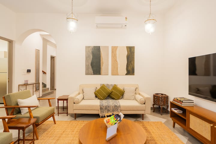 Living room image 6