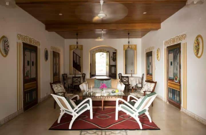 Dining area image 1