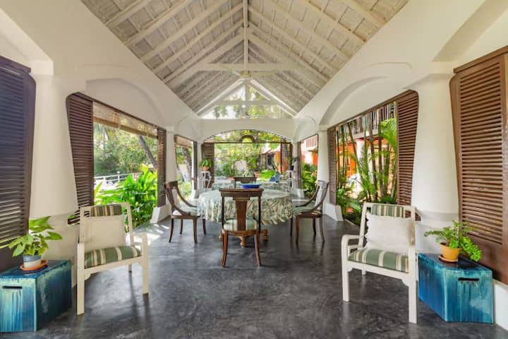 Dining area image 2