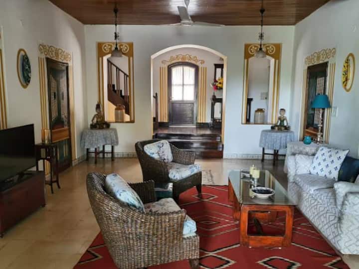 Living room image 3