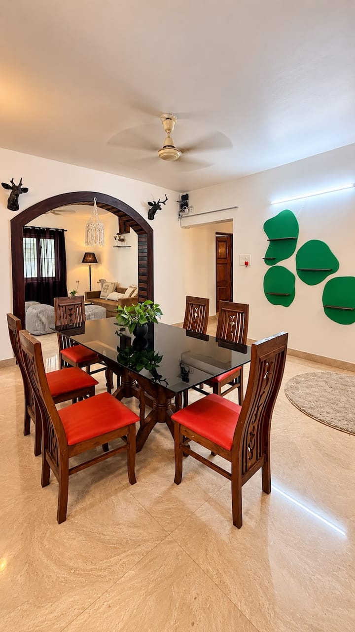 Dining area image 1
