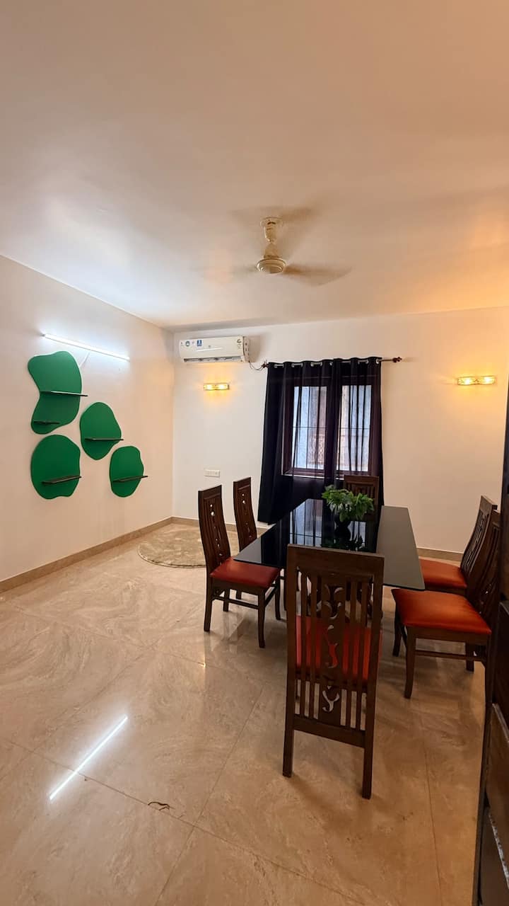Dining area image 2