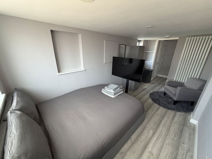 Private Independent Room & En-suite - Free Parking - Oxford