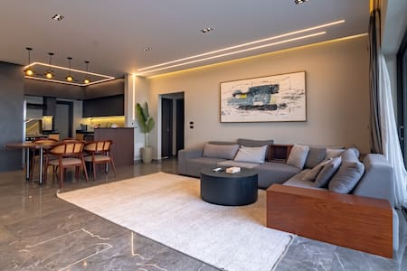 LV 115-9 · Zen stays, The Cozy Nest, 2BR Lakeview residence. — 1
