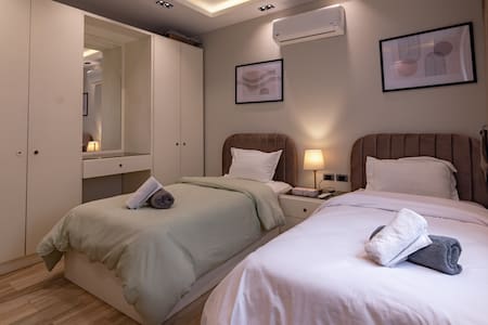 LV 115-9 · Zen stays, The Cozy Nest, 2BR Lakeview residence. — 5