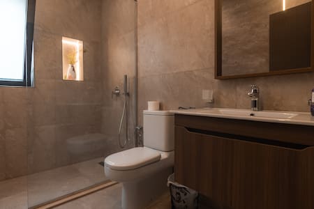 LV 115-9 · Zen stays, The Cozy Nest, 2BR Lakeview residence. — 4