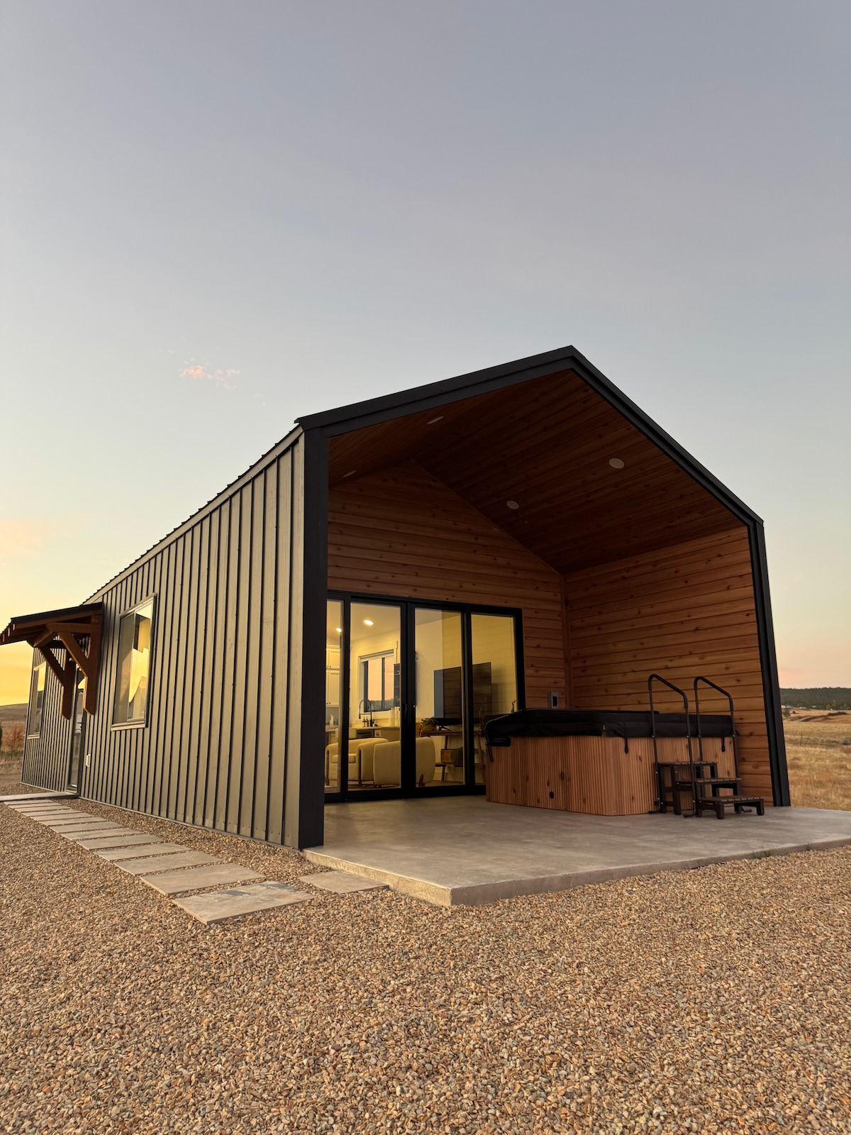Cozy Helena Home | Hot Tub with a View!