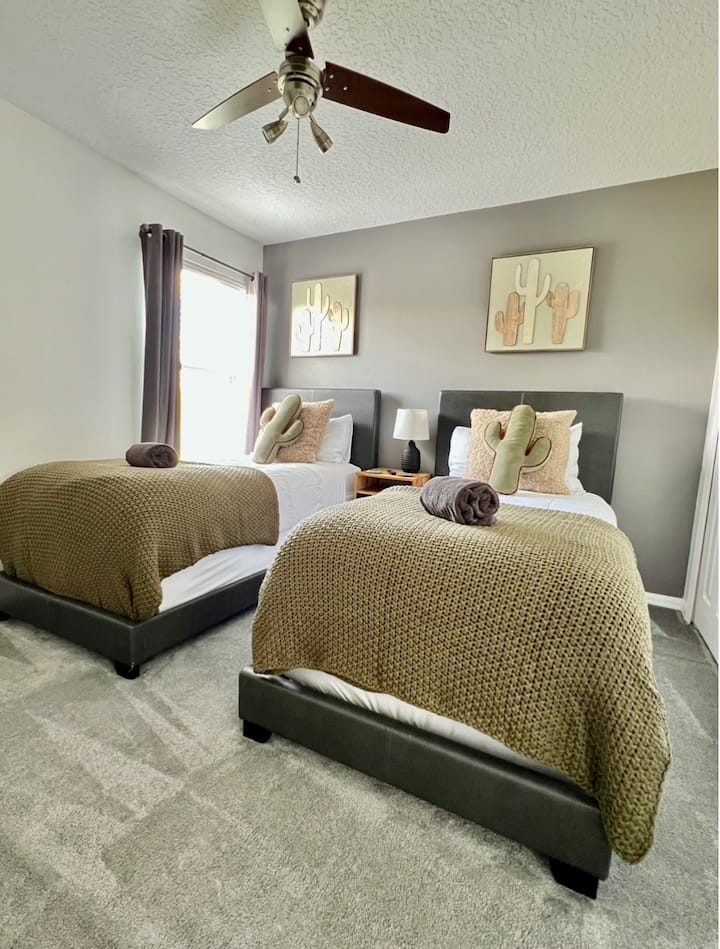 חדר זוגי בקומה העליונה