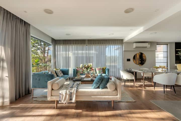 Living room image 3