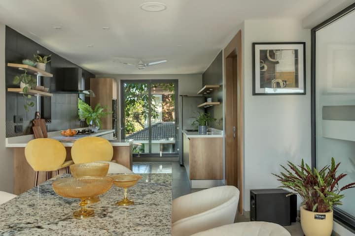 Dining area image 4