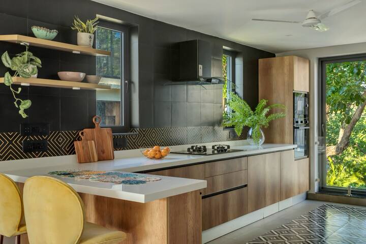 Full kitchen image 1