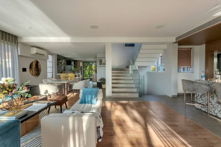 Living room image 4