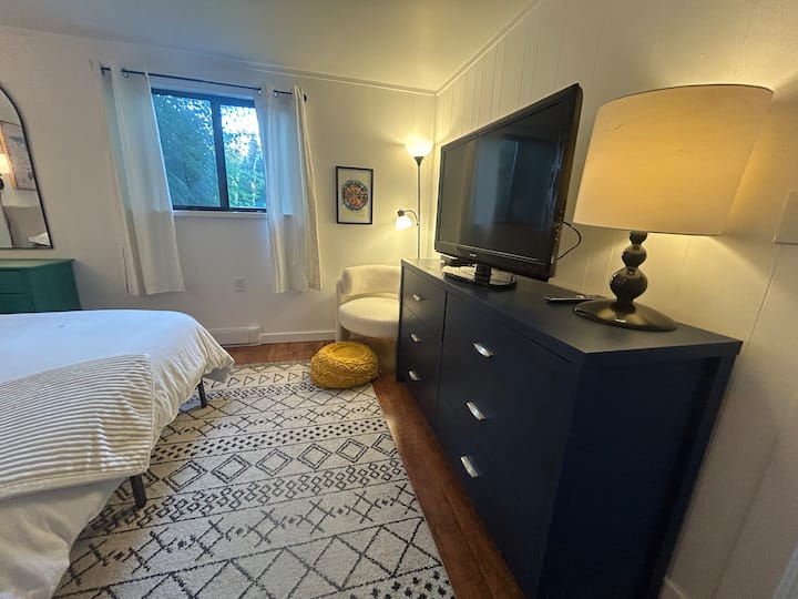 Comox Rentals Cozy Comox Character Suite: Lower Level - Guest suites for Rent in ...