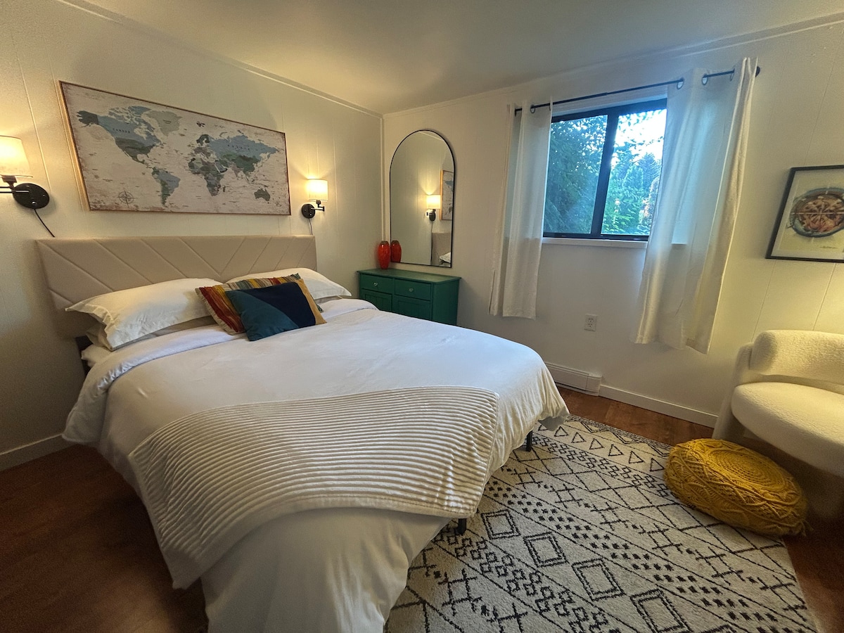 Cozy Comox Character Suite: Lower Level - Guest suites for Rent in ...