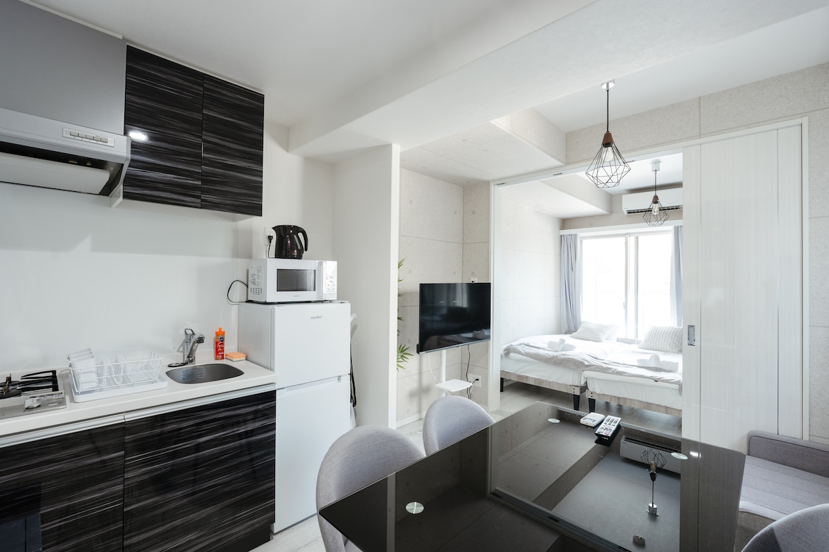 [Newly Opened] Simple, modern room with a white color scheme | No ...