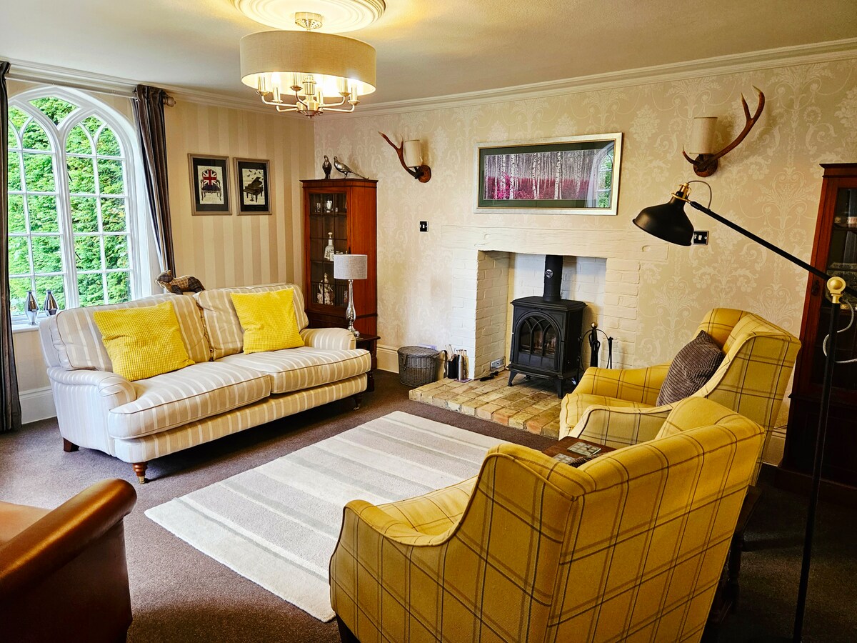 Top performing Airbnb: Luxury 3 bed all en-suite, thatched in Framlingham in Suffolk
