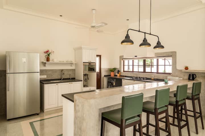 Full kitchen image 1