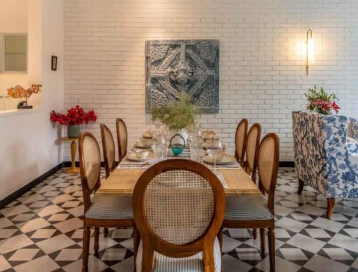 Dining area image 2